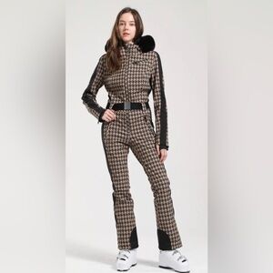 NWOT gsou one piece ski suit snowboard suit.  Size medium